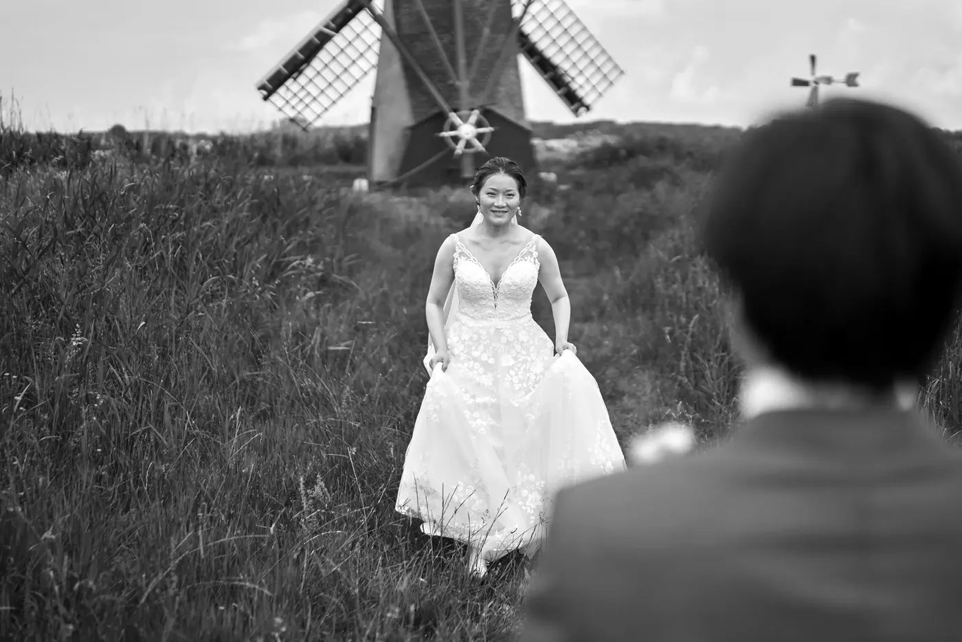 Bruidspaar tijdens de fotoshoot op hun trouwdag