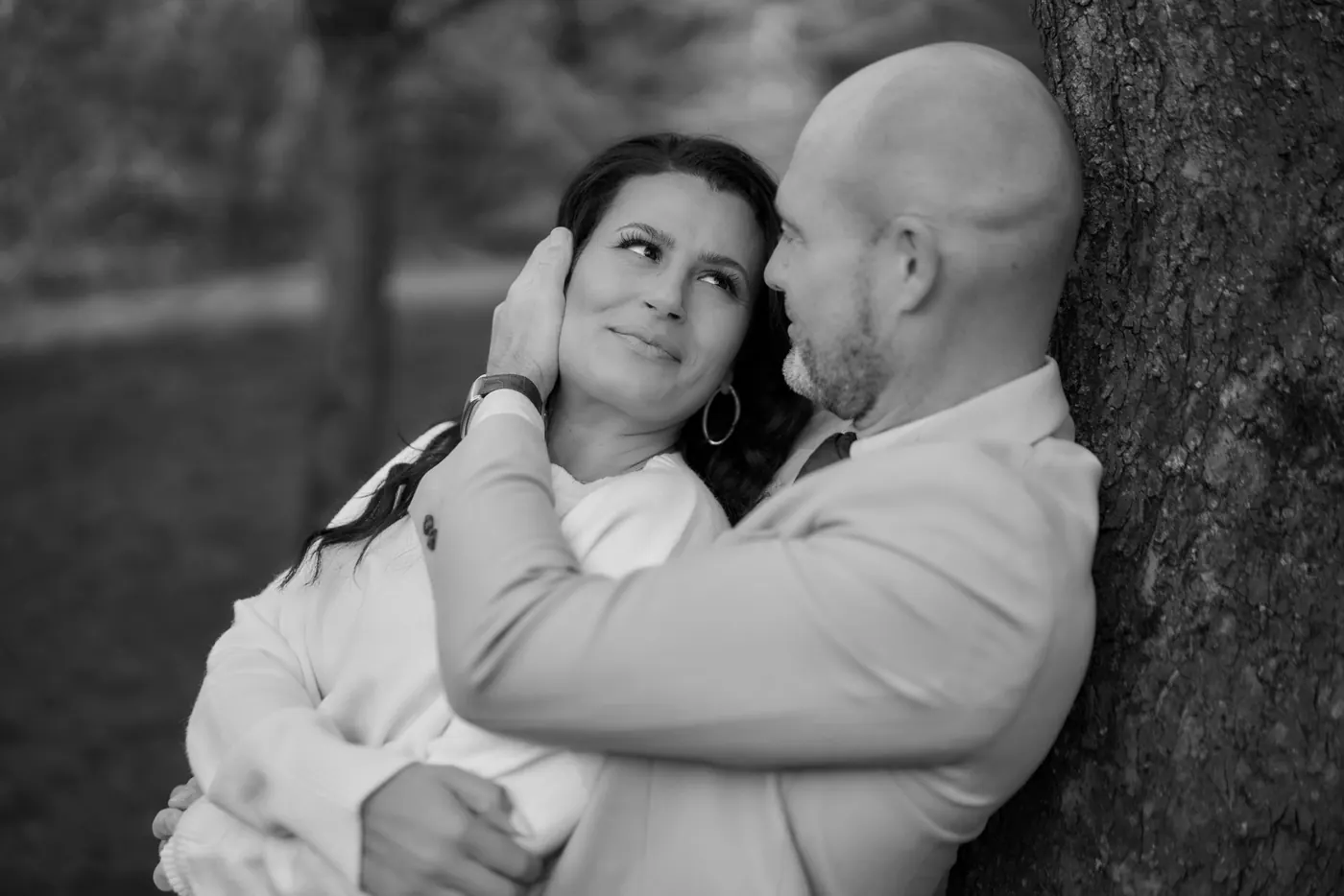 Bruidspaar tijdens de fotoshoot op hun trouwdag
