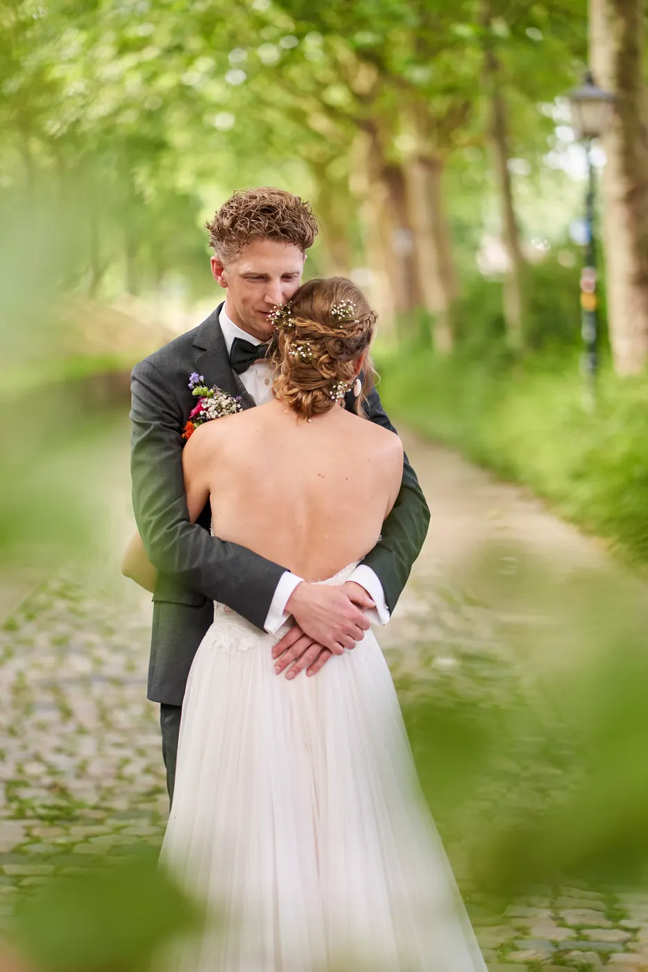 Romantisch moment van het bruidspaar