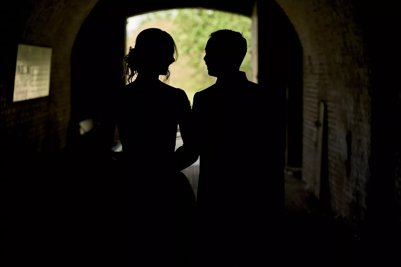 Bruidspaar tijdens de fotoshoot op hun trouwdag in Utrecht