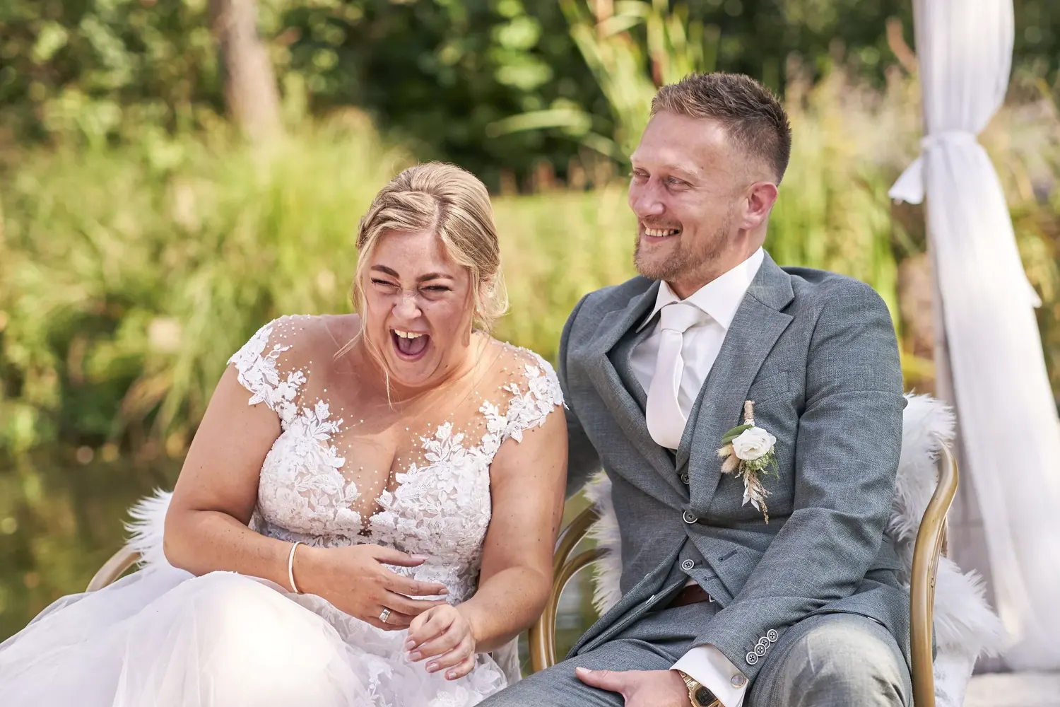 Ceremonie tijdens een bruiloft, gefilmd door Wiedjai